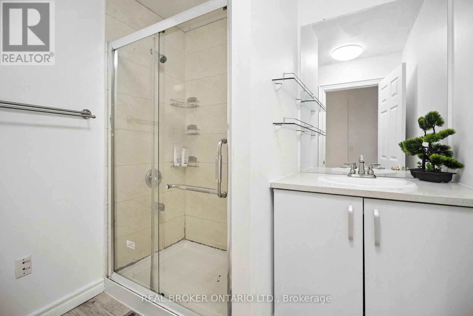 11 Whitfield Avenue, Hamilton, Ontario  L8L 4B5 - Photo 32 - X12469408