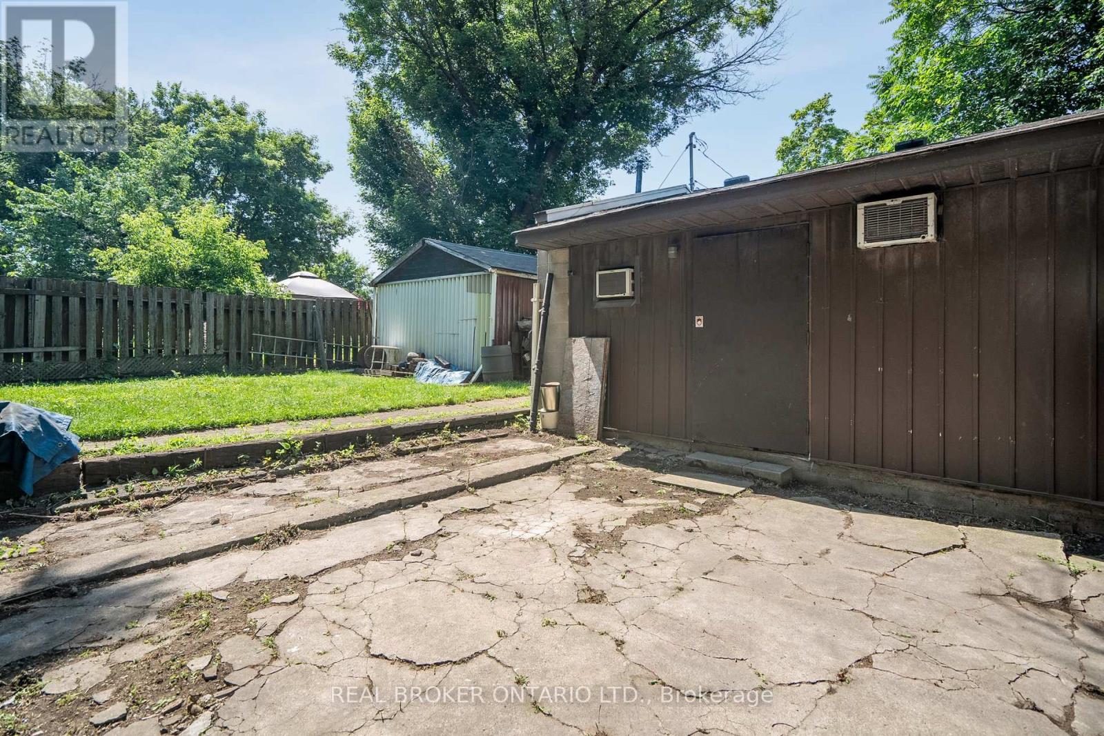 11 Whitfield Avenue, Hamilton, Ontario  L8L 4B5 - Photo 34 - X12469408