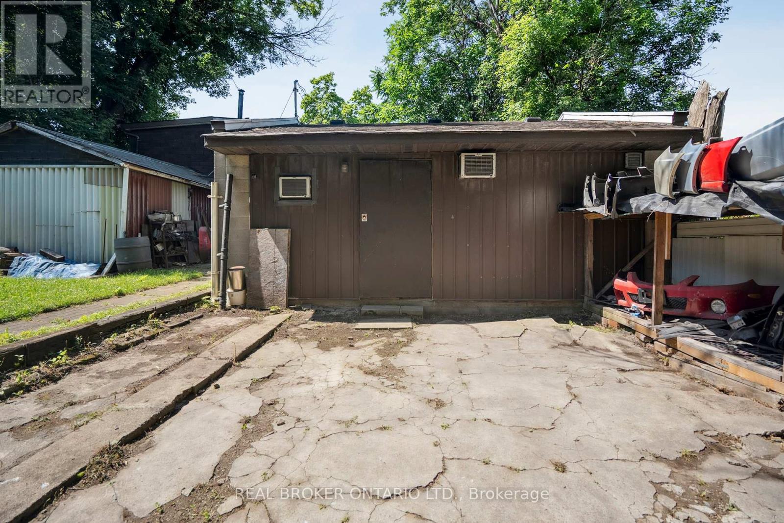 11 Whitfield Avenue, Hamilton, Ontario  L8L 4B5 - Photo 35 - X12469408