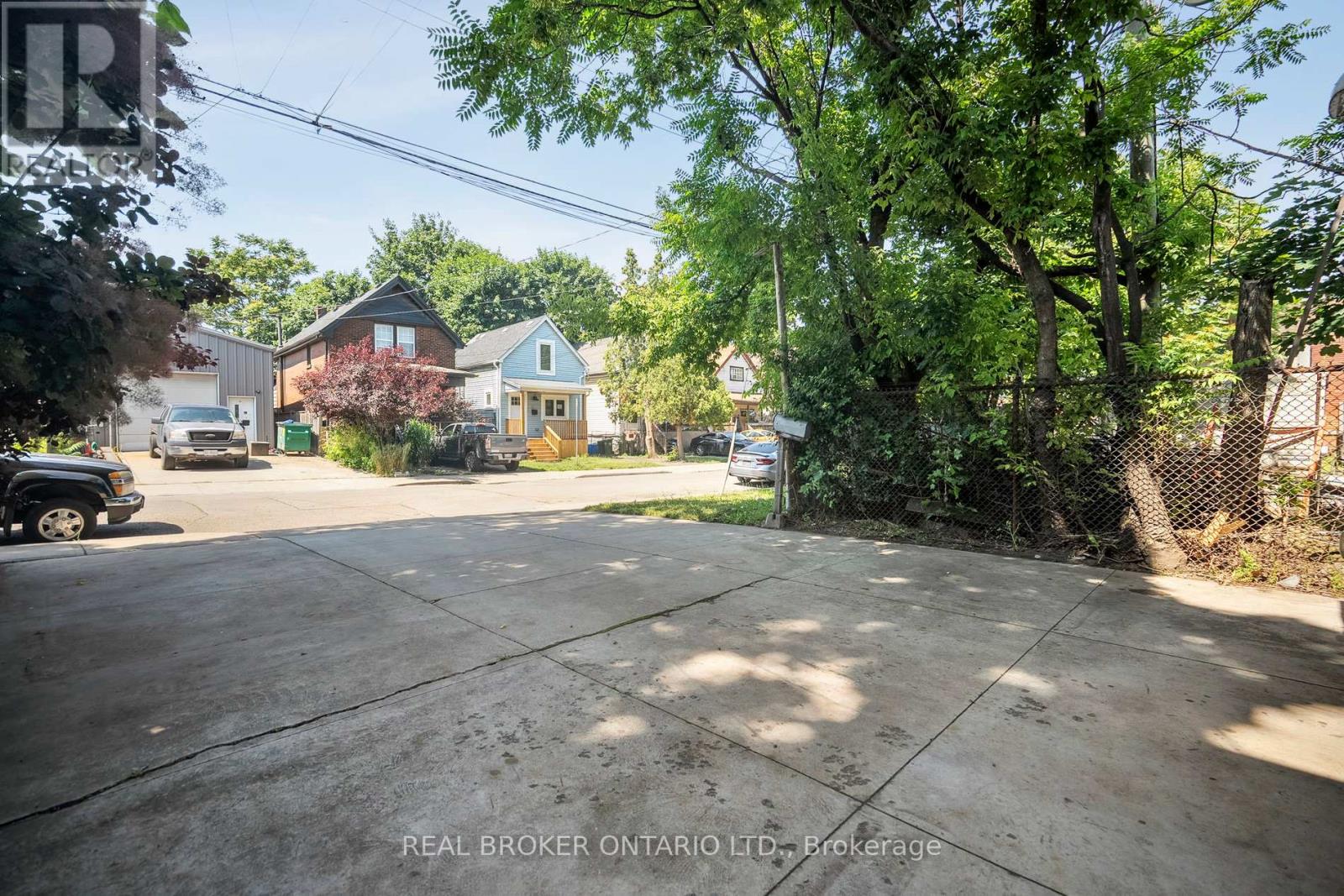 11 Whitfield Avenue, Hamilton, Ontario  L8L 4B5 - Photo 6 - X12469408