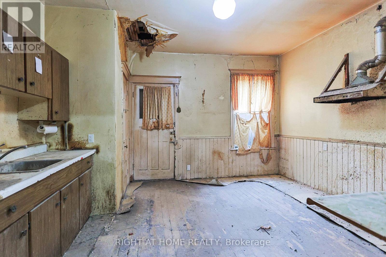 318 John Street N, Hamilton, Ontario  L8L 4P9 - Photo 12 - X12469423