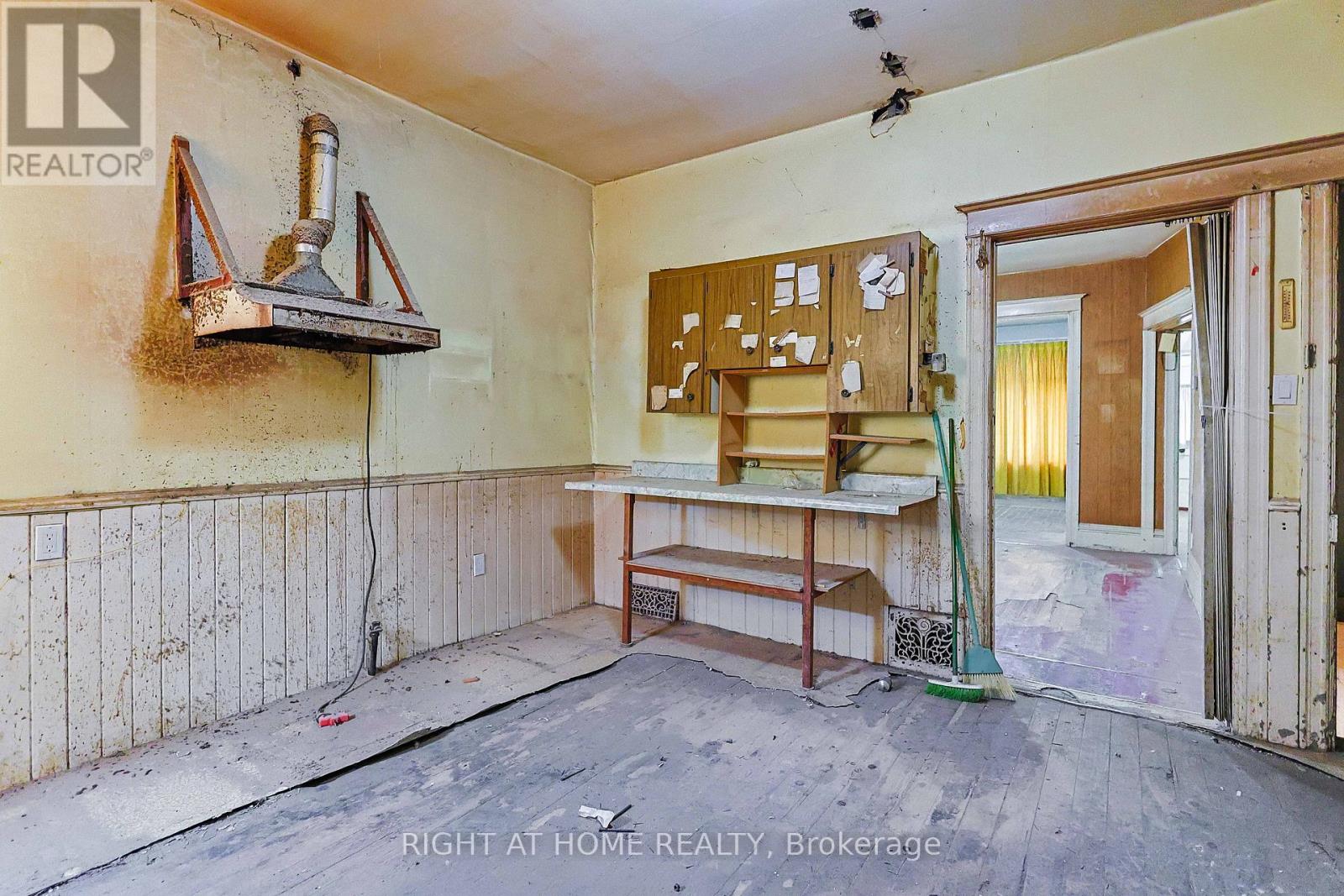 318 John Street N, Hamilton, Ontario  L8L 4P9 - Photo 14 - X12469423
