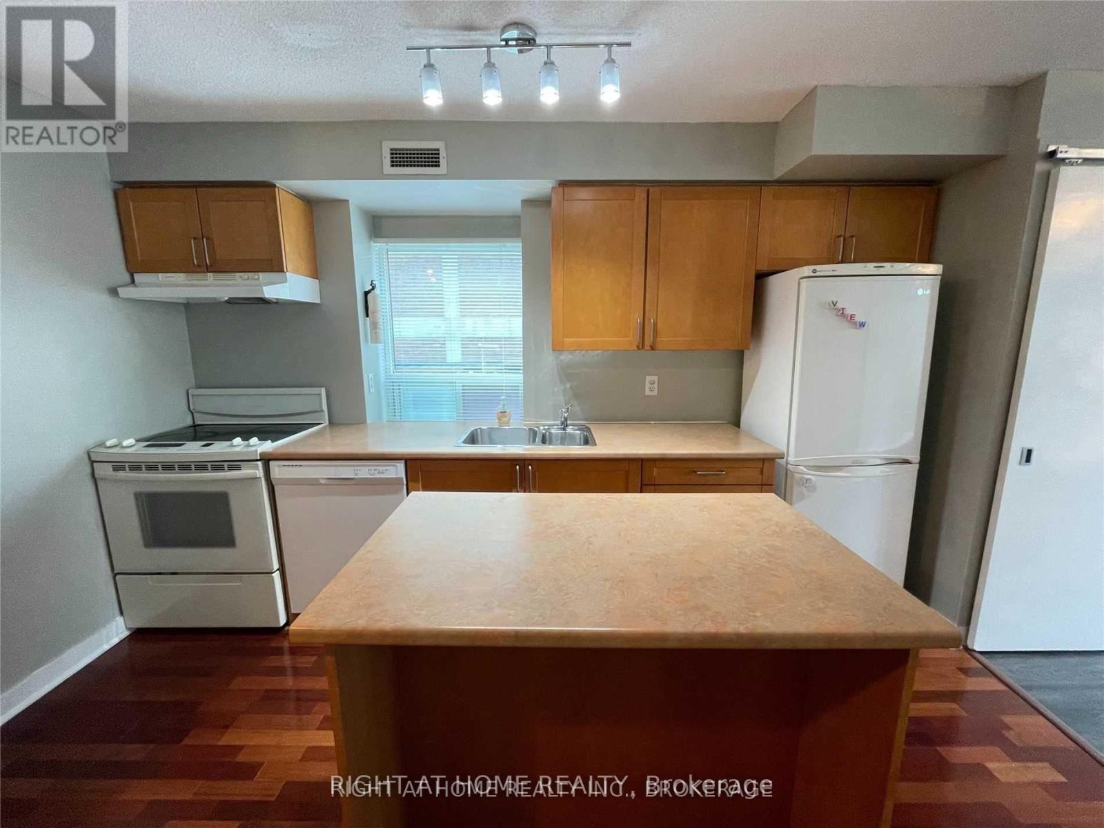501 - 77 Lombard Street, Toronto, Ontario  M5C 3E1 - Photo 4 - C12469450