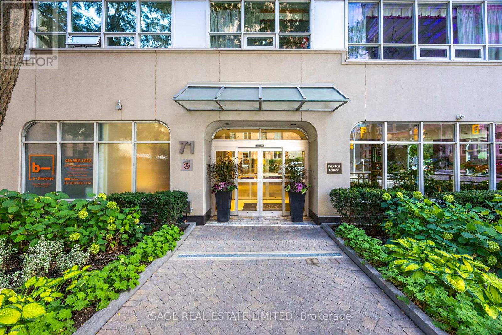 1202 - 71 Charles Street E, Toronto, Ontario  M4Y 2T3 - Photo 2 - C12469452