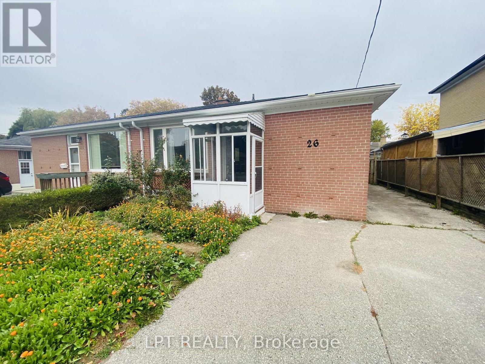 MAIN - 26 DAVIS DRIVE, Aurora, Ontario