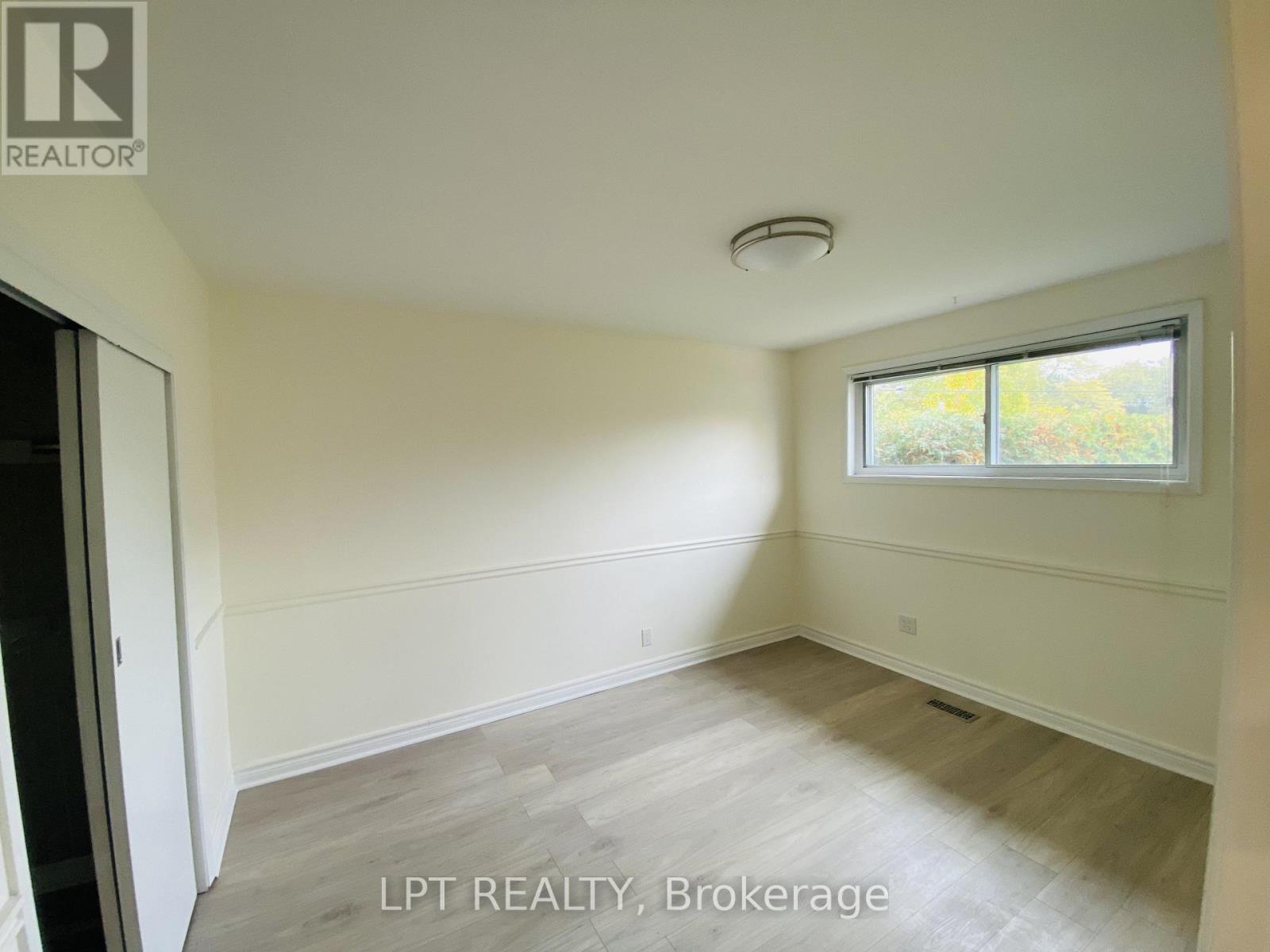 Main - 26 Davis Drive, Aurora, Ontario  L4G 2B6 - Photo 11 - N12469515