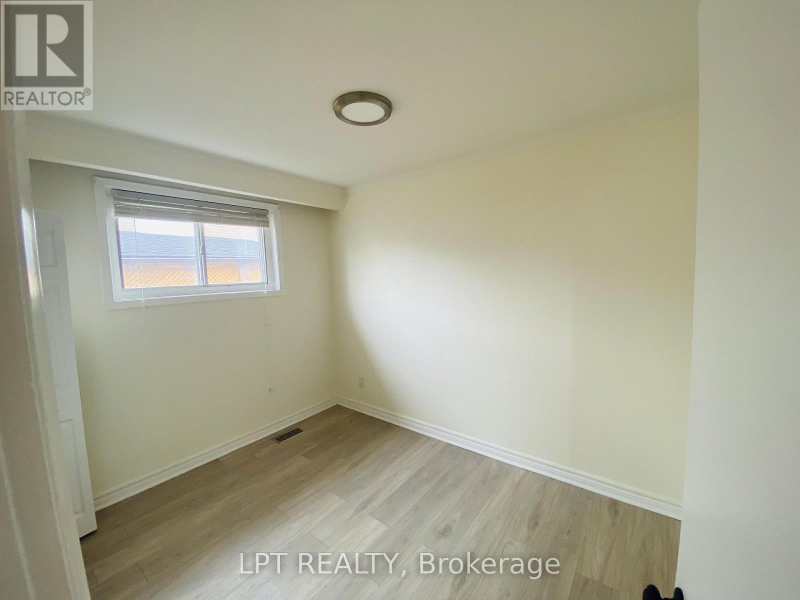 Main - 26 Davis Drive, Aurora, Ontario  L4G 2B6 - Photo 15 - N12469515