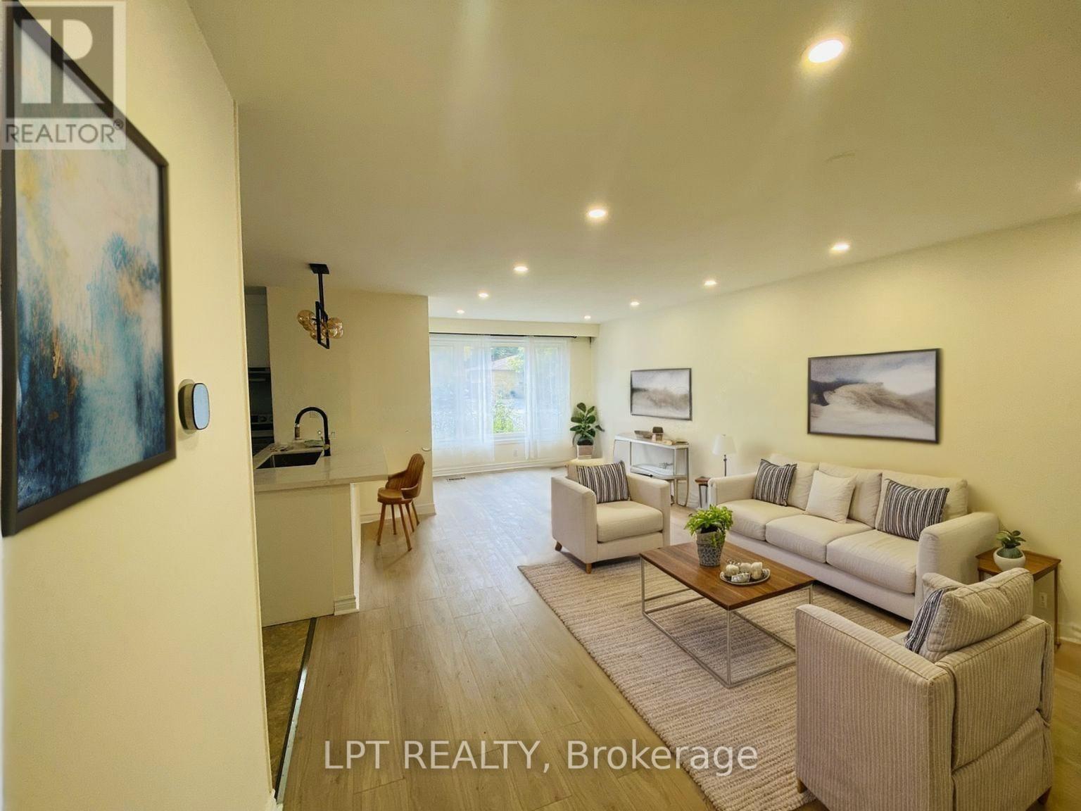 Main - 26 Davis Drive, Aurora, Ontario  L4G 2B6 - Photo 4 - N12469515
