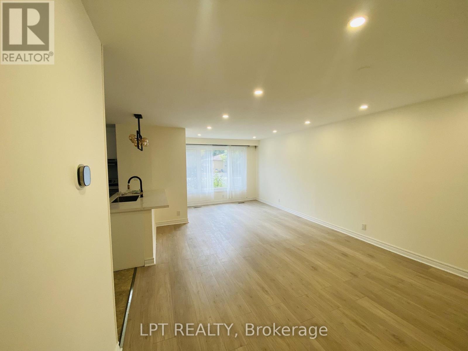 Main - 26 Davis Drive, Aurora, Ontario  L4G 2B6 - Photo 5 - N12469515