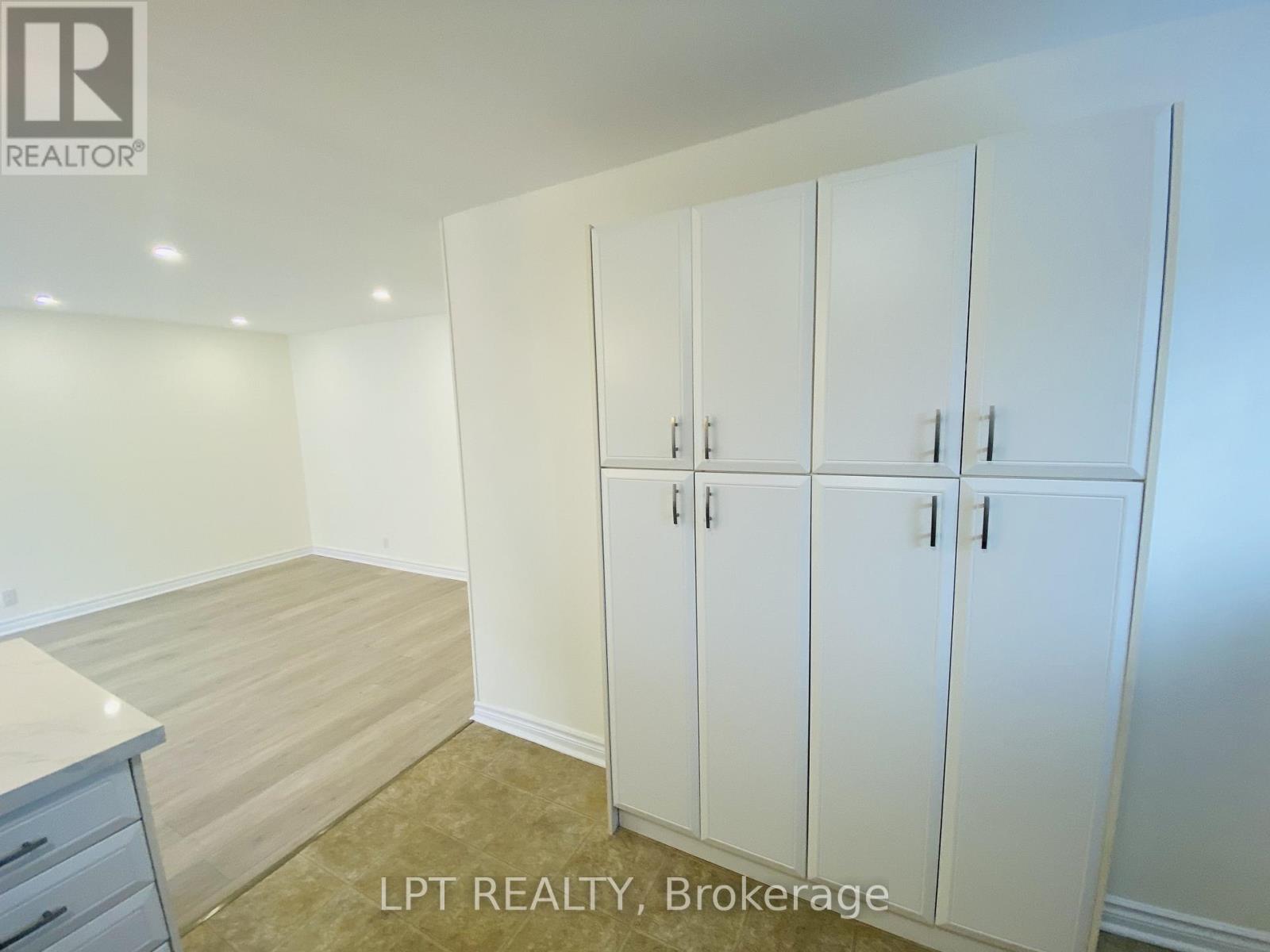 Main - 26 Davis Drive, Aurora, Ontario  L4G 2B6 - Photo 8 - N12469515