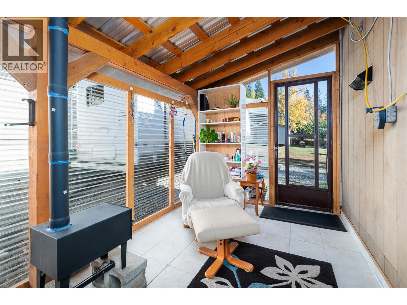 5060 3a Highway, Wynndel, British Columbia  V0B 2N2 - Photo 12 - 10365671