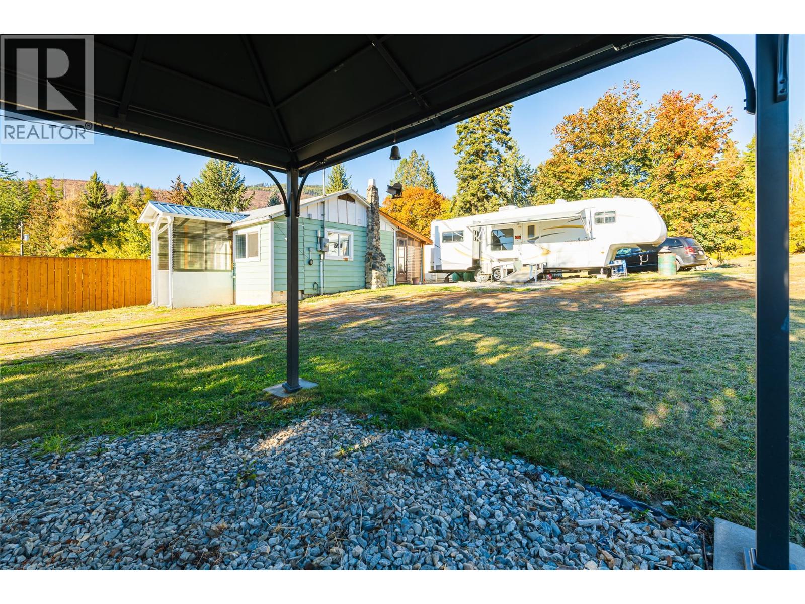 5060 3a Highway, Wynndel, British Columbia  V0B 2N2 - Photo 32 - 10365671