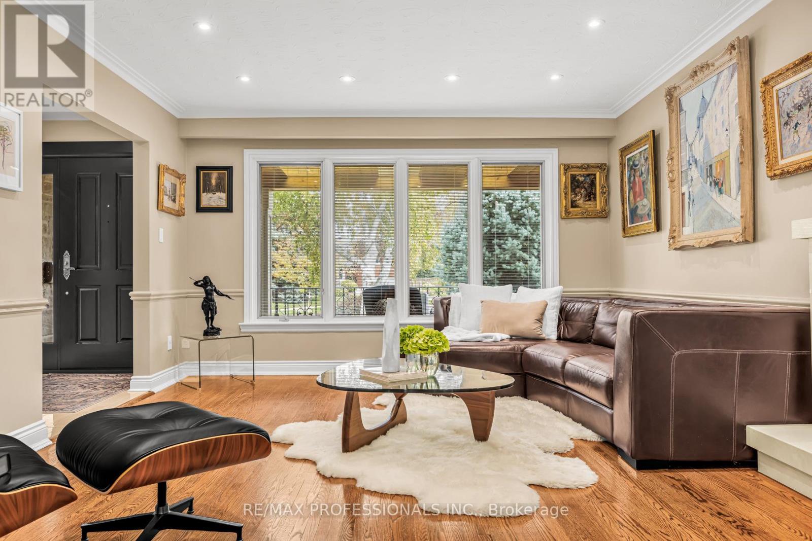 16 Woodpark Road, Toronto, Ontario  M9P 1L9 - Photo 10 - W12469443