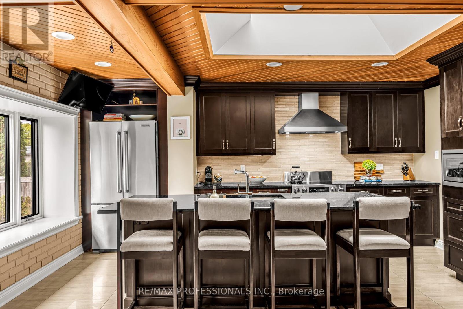 16 Woodpark Road, Toronto, Ontario  M9P 1L9 - Photo 17 - W12469443