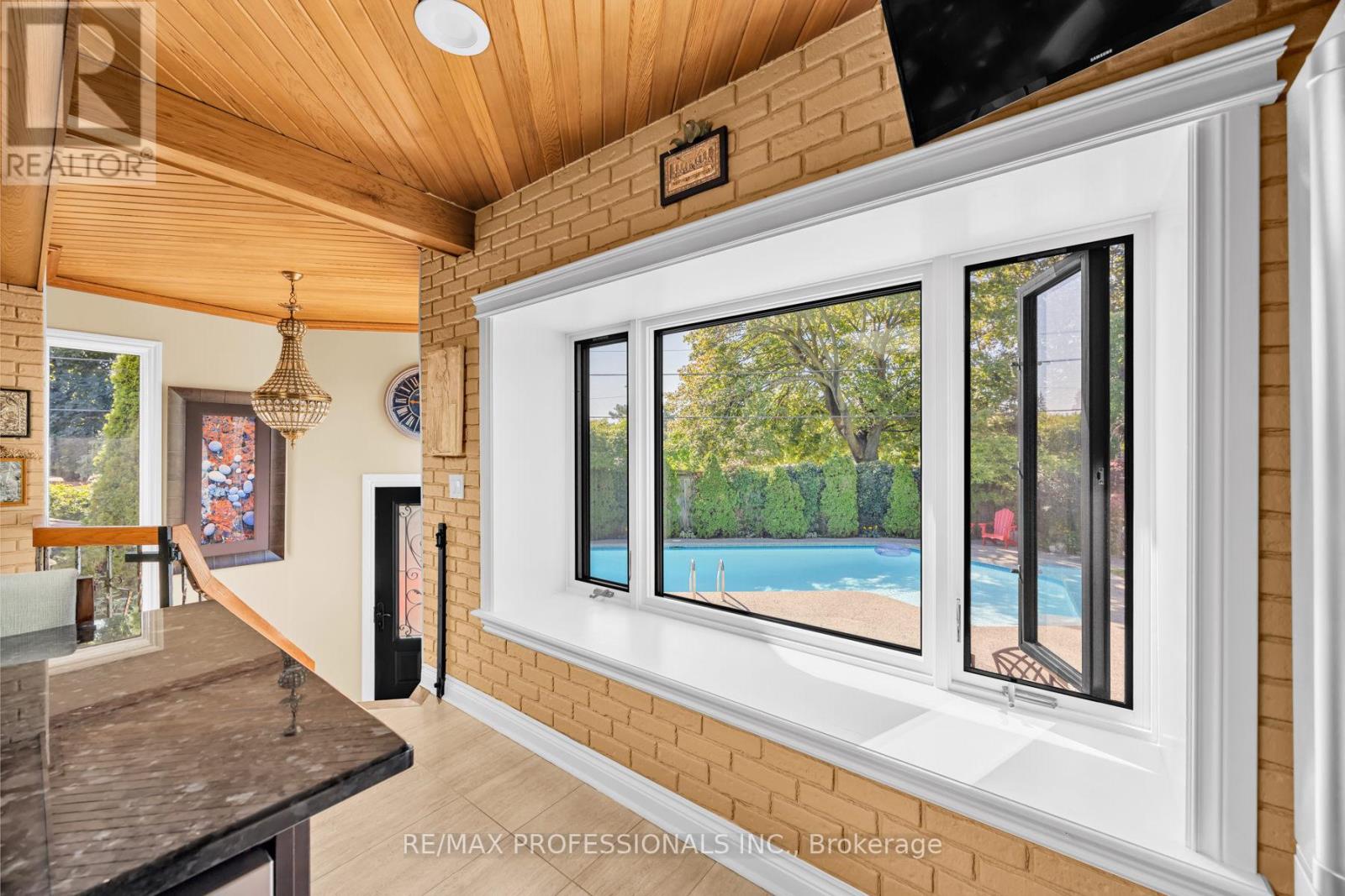 16 Woodpark Road, Toronto, Ontario  M9P 1L9 - Photo 18 - W12469443