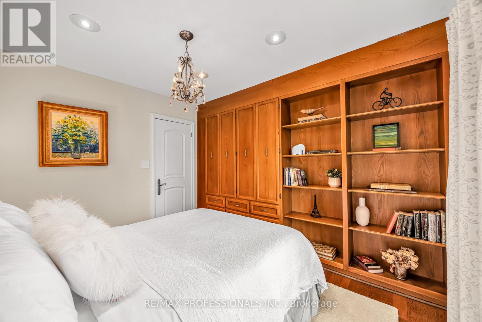 16 Woodpark Road, Toronto, Ontario  M9P 1L9 - Photo 33 - W12469443