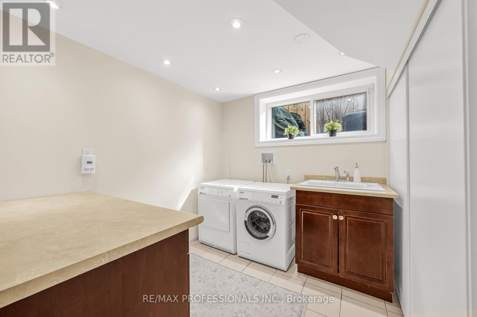 16 Woodpark Road, Toronto, Ontario  M9P 1L9 - Photo 42 - W12469443