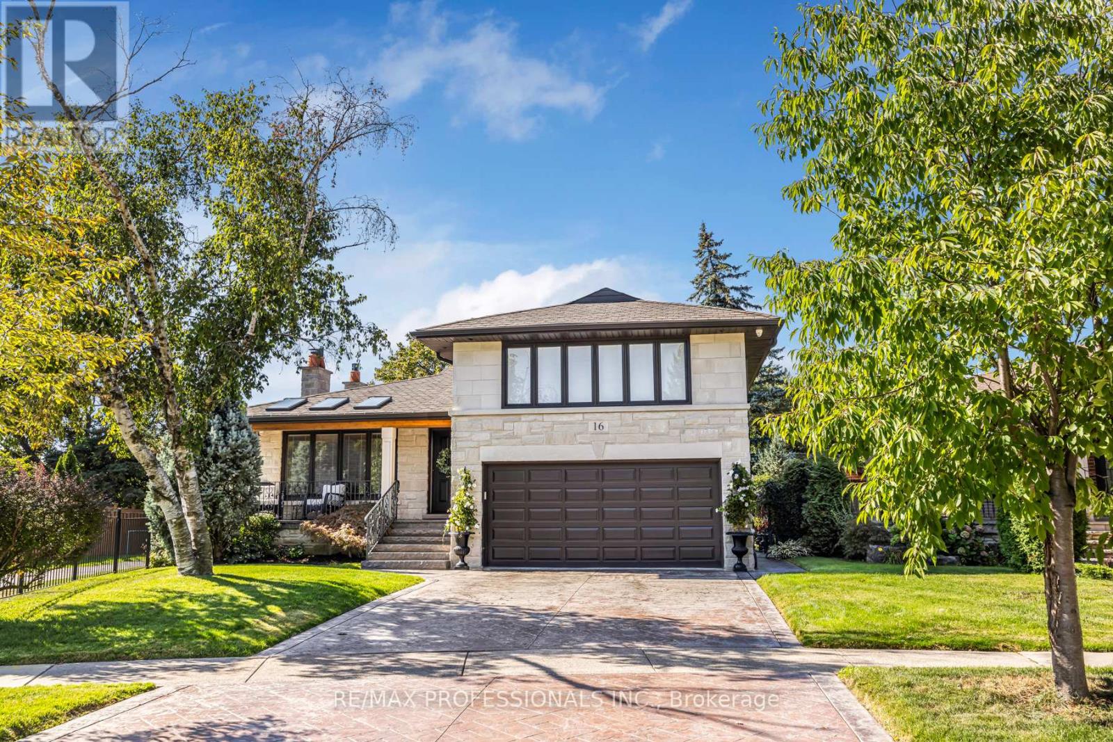 16 Woodpark Road, Toronto, Ontario  M9P 1L9 - Photo 6 - W12469443