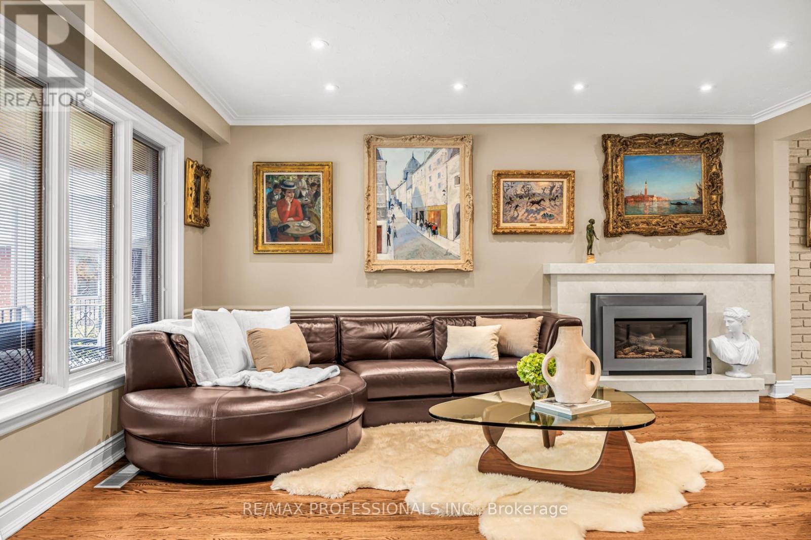 16 Woodpark Road, Toronto, Ontario  M9P 1L9 - Photo 9 - W12469443