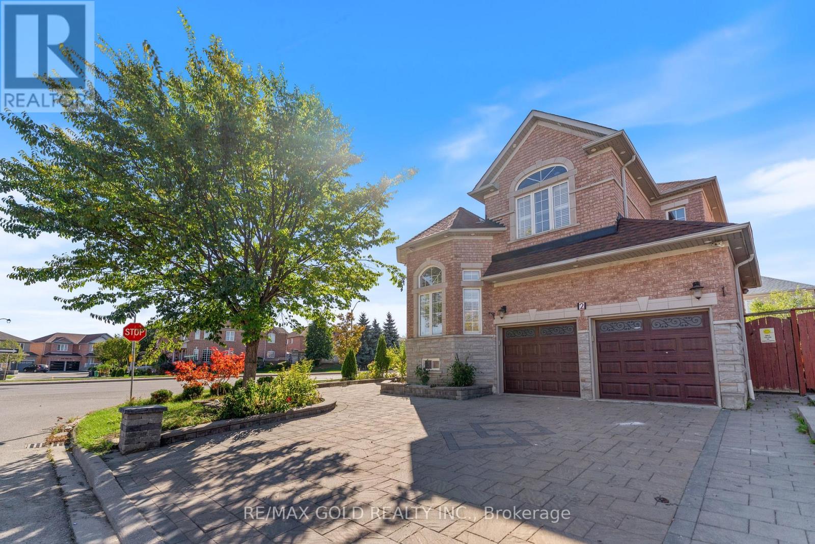 2 Revelstoke Place, Brampton, Ontario  L6R 3G3 - Photo 2 - W12469483