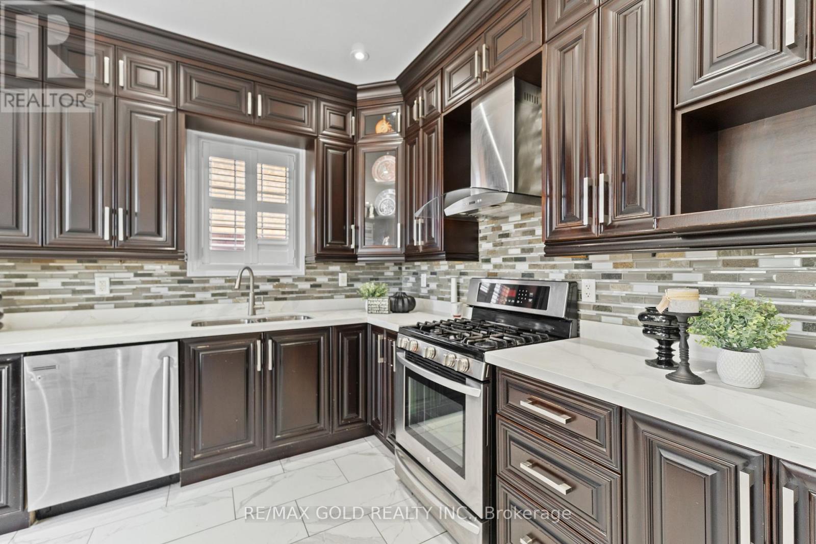 2 Revelstoke Place, Brampton, Ontario  L6R 3G3 - Photo 21 - W12469483
