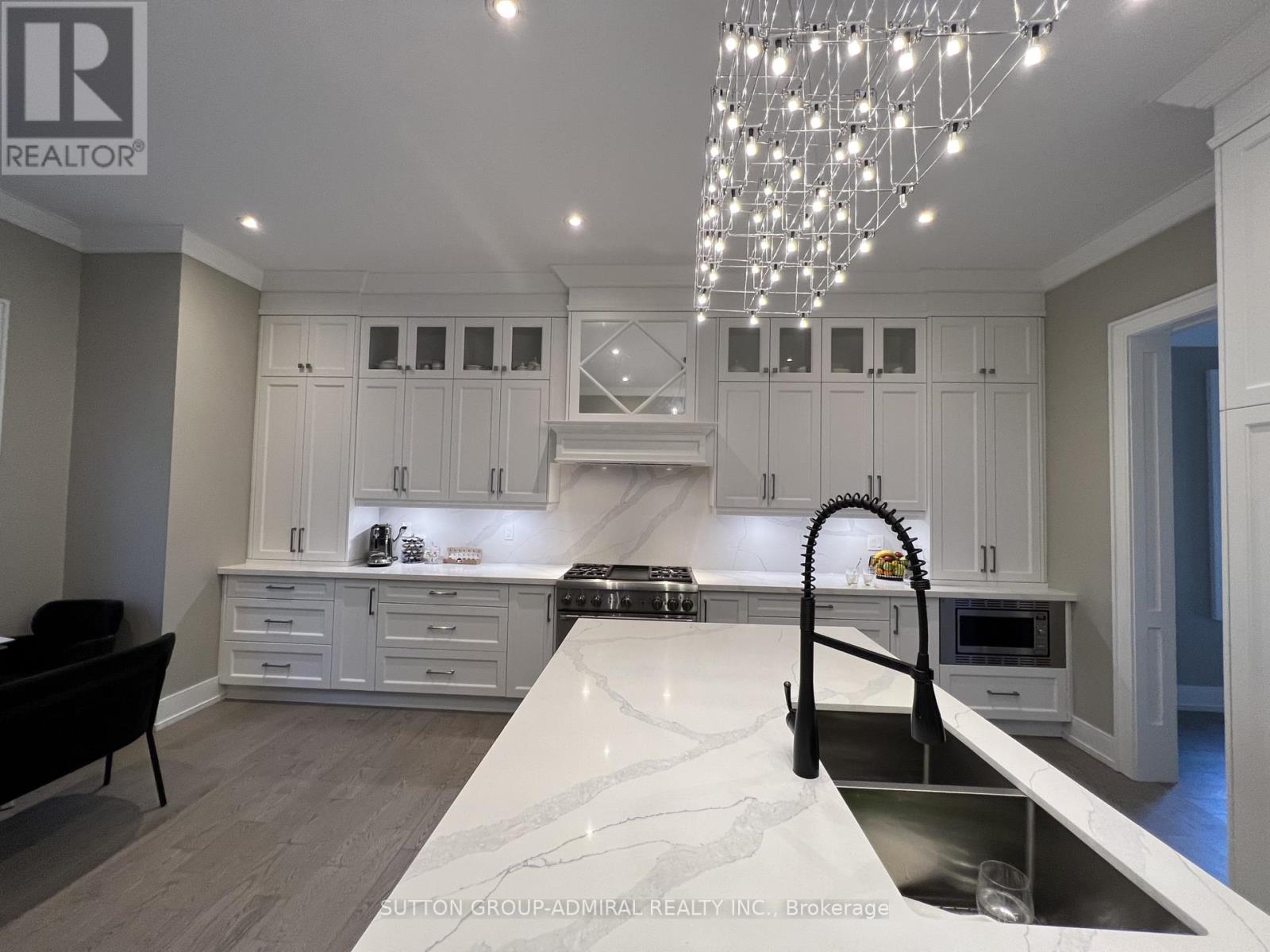 1060 Kipling Avenue, Toronto, Ontario  M9B 3L9 - Photo 10 - W12469512