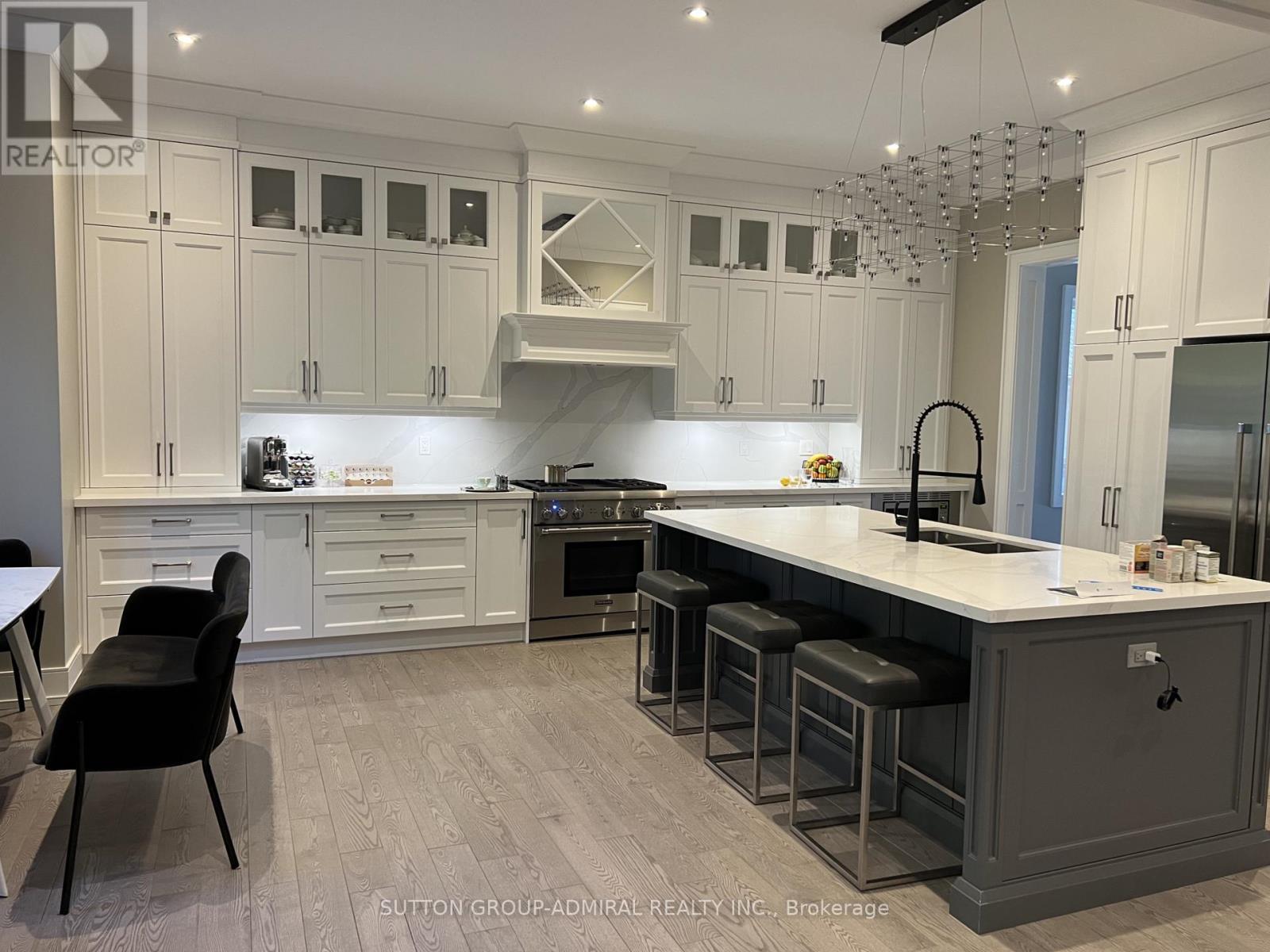 1060 Kipling Avenue, Toronto, Ontario  M9B 3L9 - Photo 11 - W12469512
