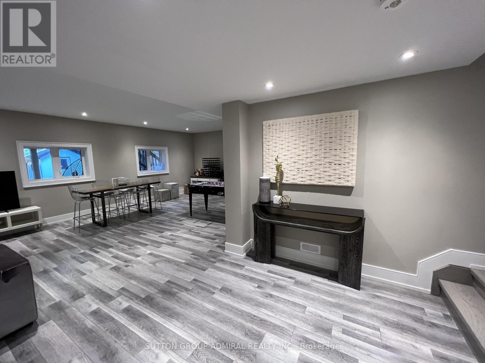 1060 Kipling Avenue, Toronto, Ontario  M9B 3L9 - Photo 19 - W12469512