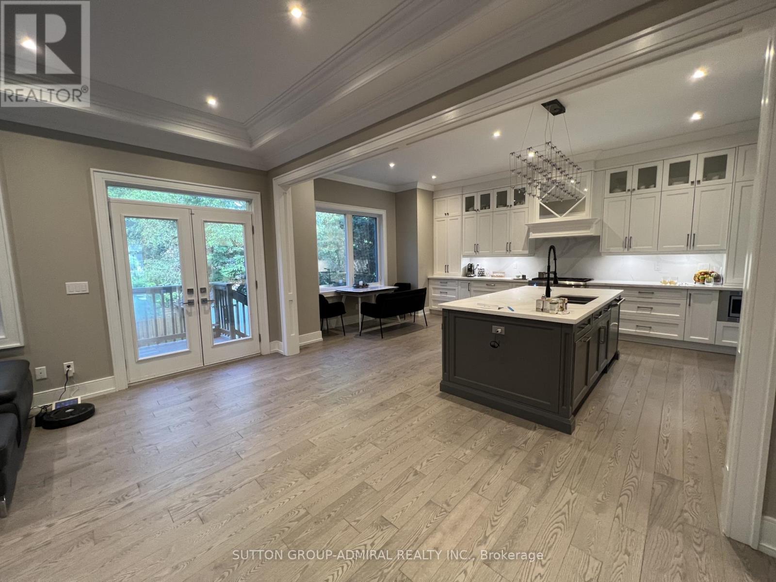 1060 Kipling Avenue, Toronto, Ontario  M9B 3L9 - Photo 9 - W12469512