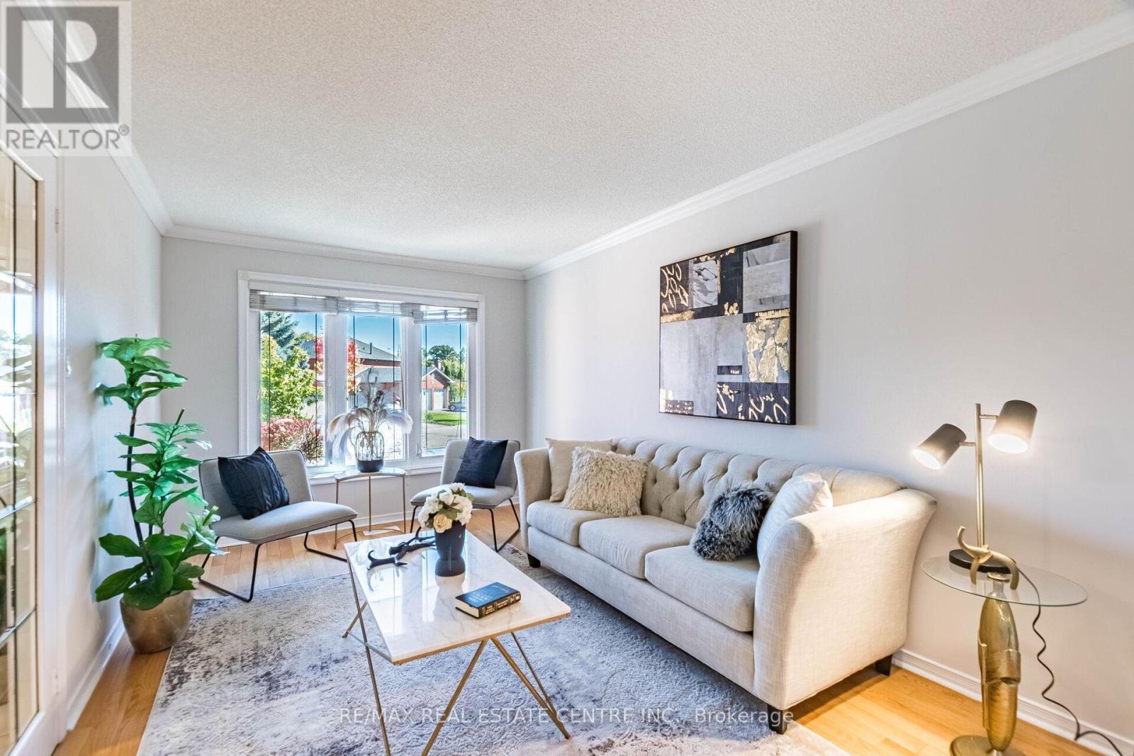 963 Summerbreeze Court, Mississauga, Ontario  L5V 1C9 - Photo 5 - W12469167