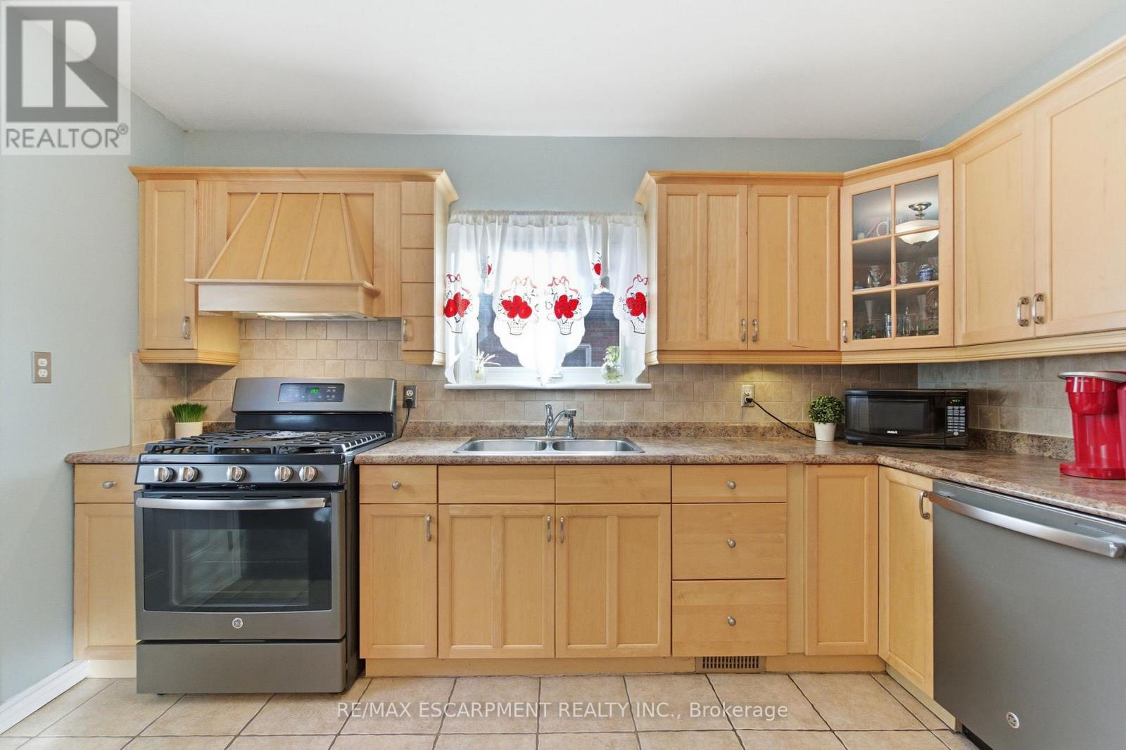 91 East 42nd Street, Hamilton, Ontario  L8T 3A2 - Photo 10 - X12469448