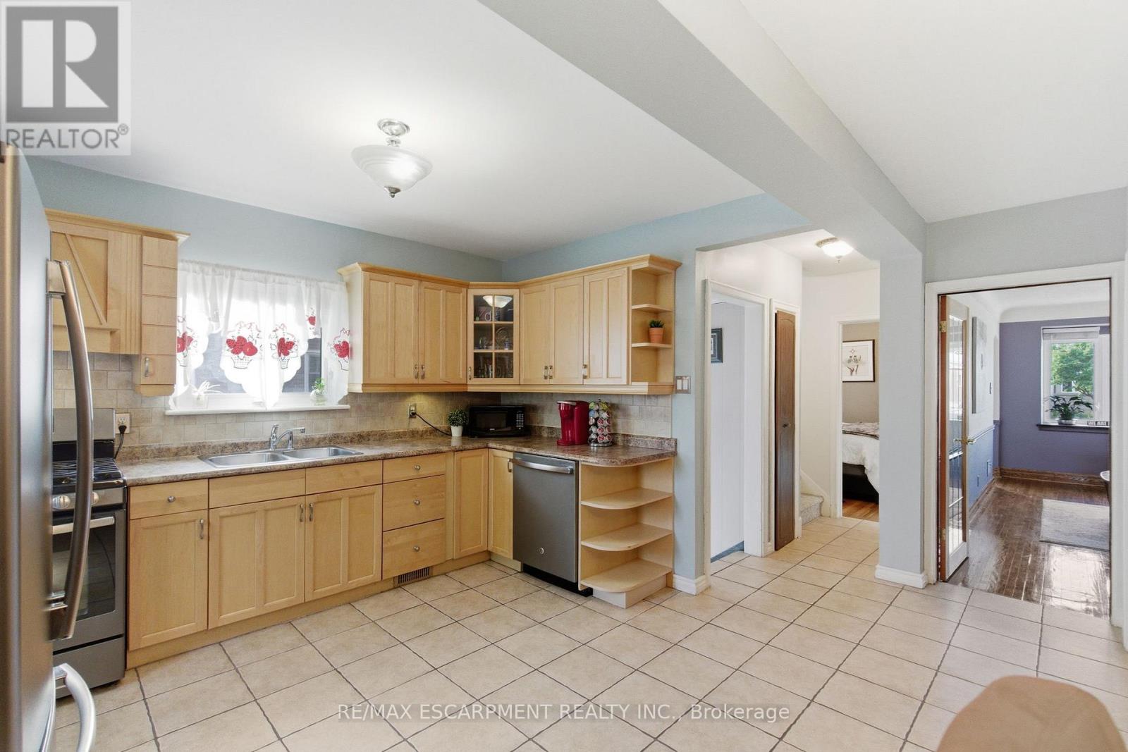 91 East 42nd Street, Hamilton, Ontario  L8T 3A2 - Photo 11 - X12469448