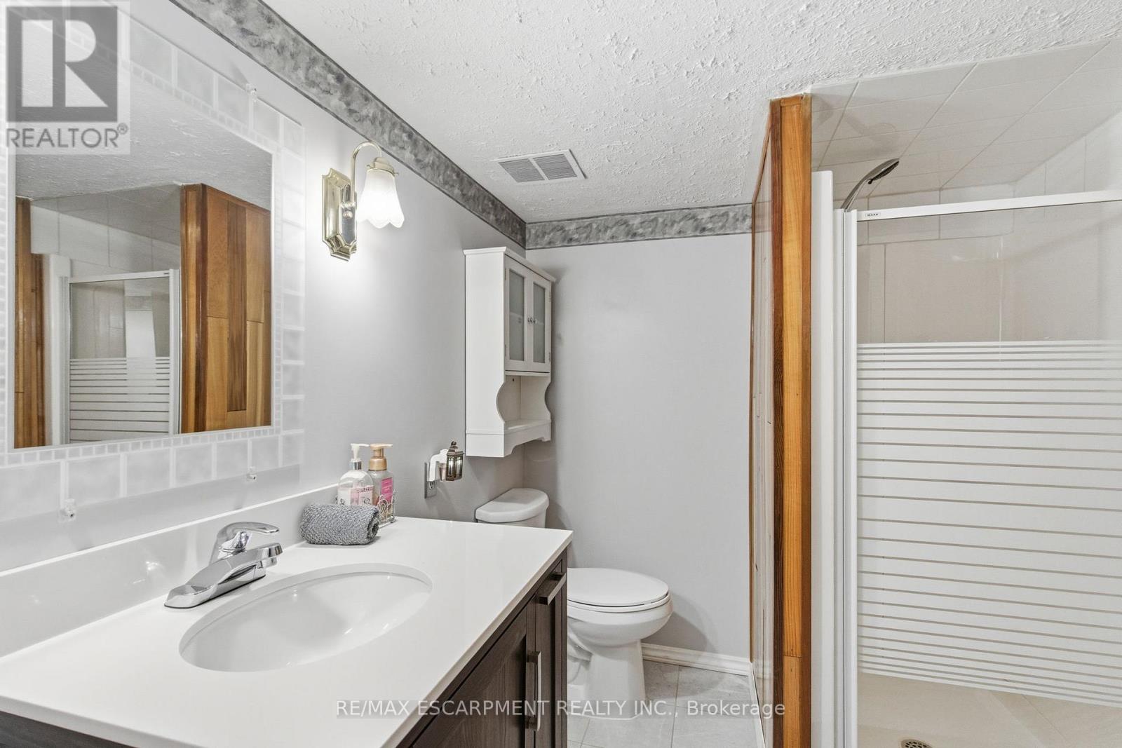 91 East 42nd Street, Hamilton, Ontario  L8T 3A2 - Photo 35 - X12469448