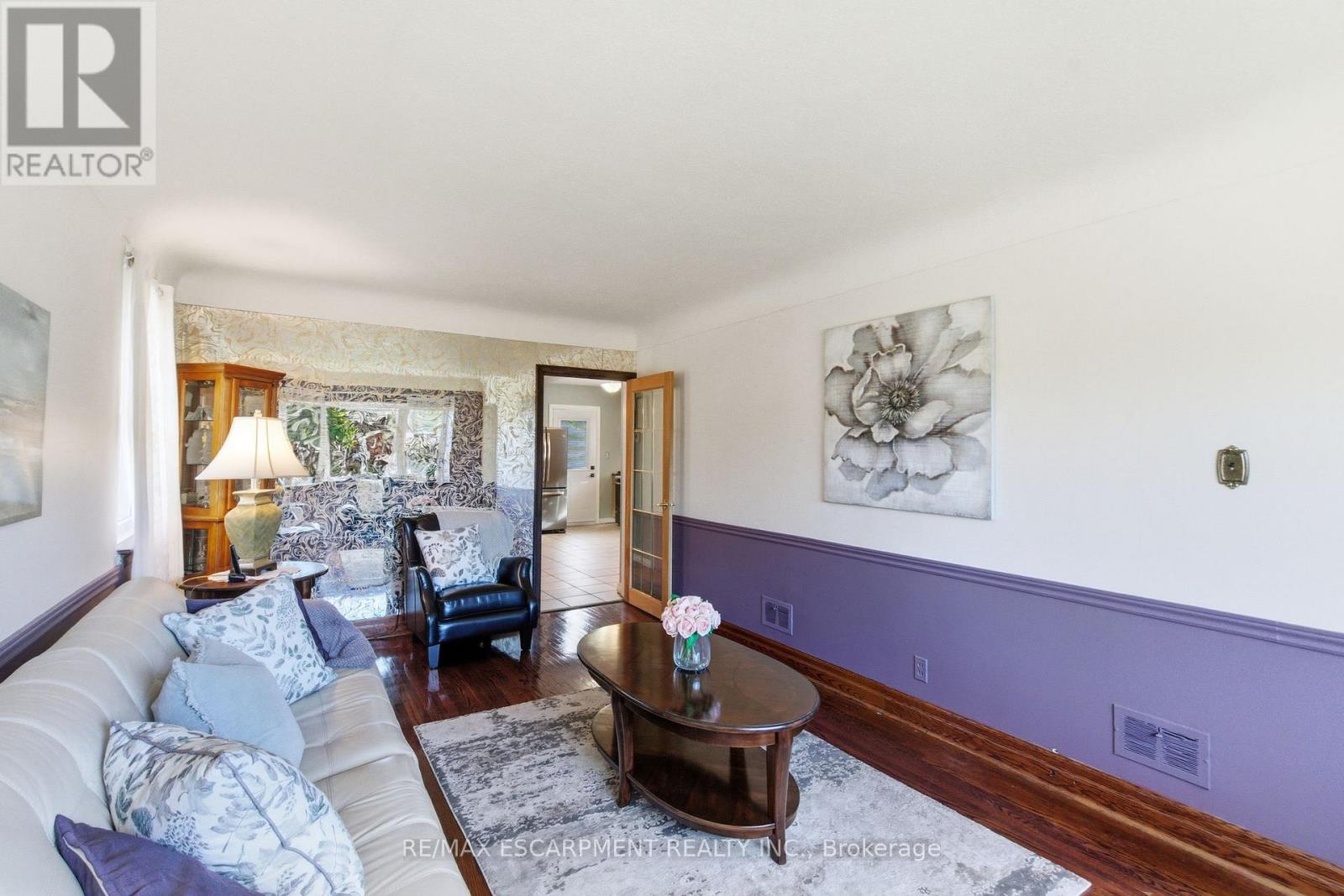 91 East 42nd Street, Hamilton, Ontario  L8T 3A2 - Photo 4 - X12469448