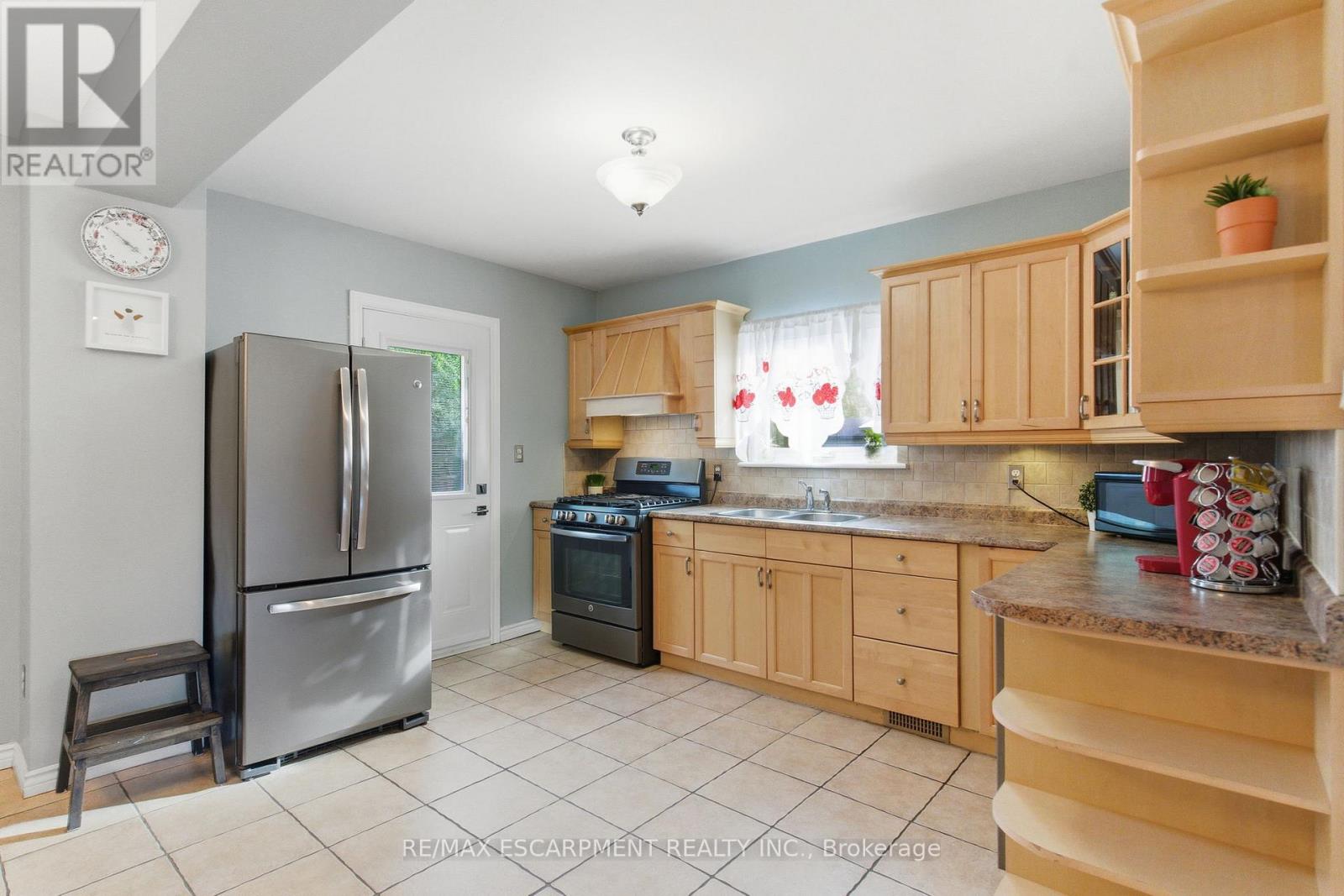 91 East 42nd Street, Hamilton, Ontario  L8T 3A2 - Photo 8 - X12469448