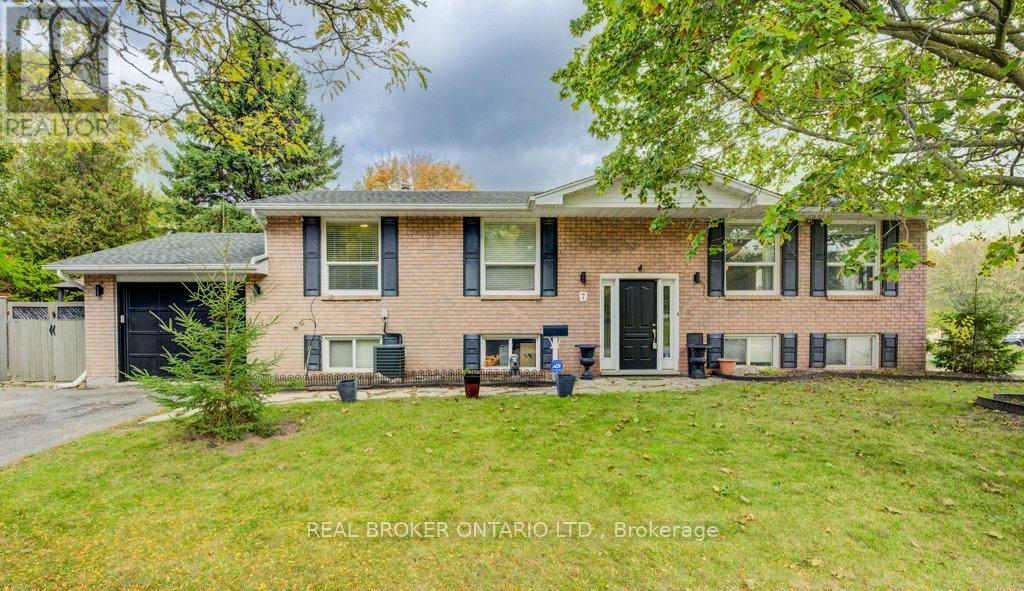 7 FOLKSTONE CRESCENT, Kitchener, Ontario