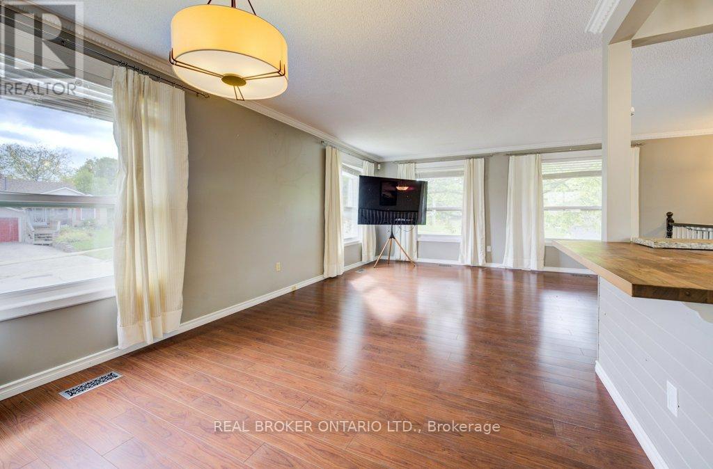7 Folkstone Crescent, Kitchener, Ontario  N2E 2Y9 - Photo 11 - X12469465