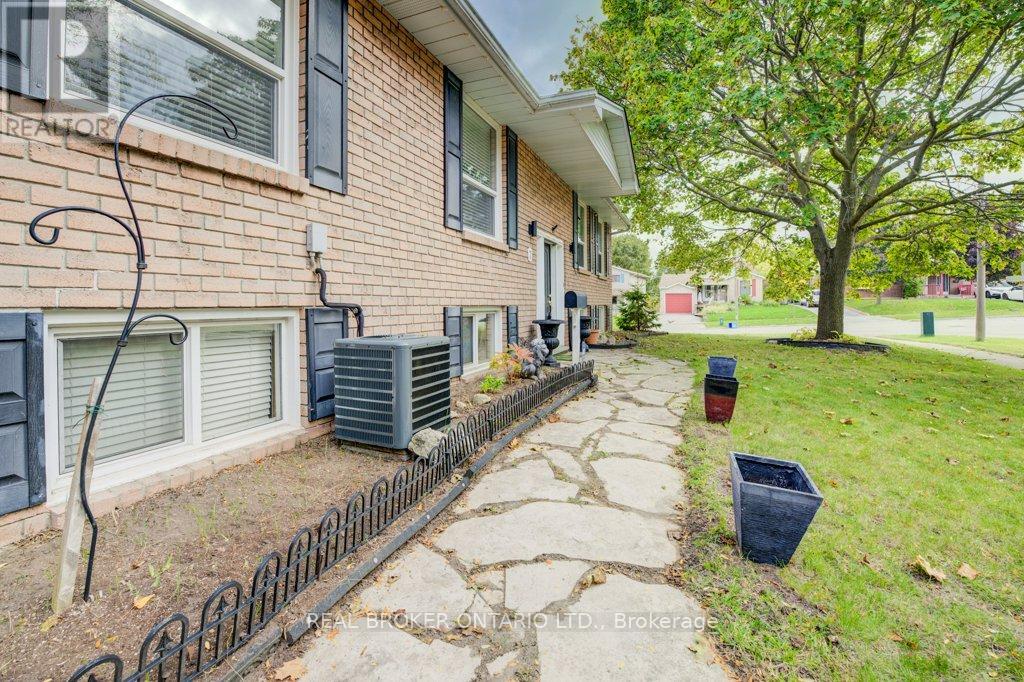 7 Folkstone Crescent, Kitchener, Ontario  N2E 2Y9 - Photo 38 - X12469465