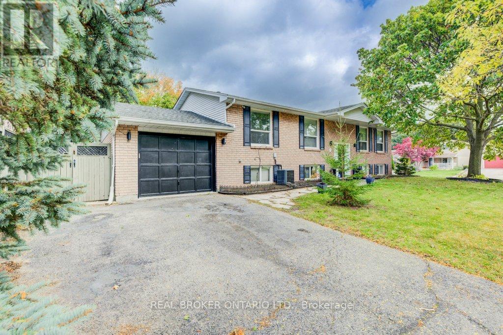 7 Folkstone Crescent, Kitchener, Ontario  N2E 2Y9 - Photo 5 - X12469465