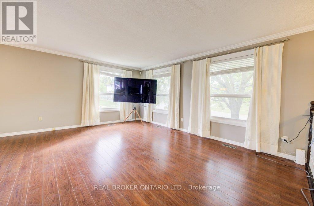 7 Folkstone Crescent, Kitchener, Ontario  N2E 2Y9 - Photo 8 - X12469465