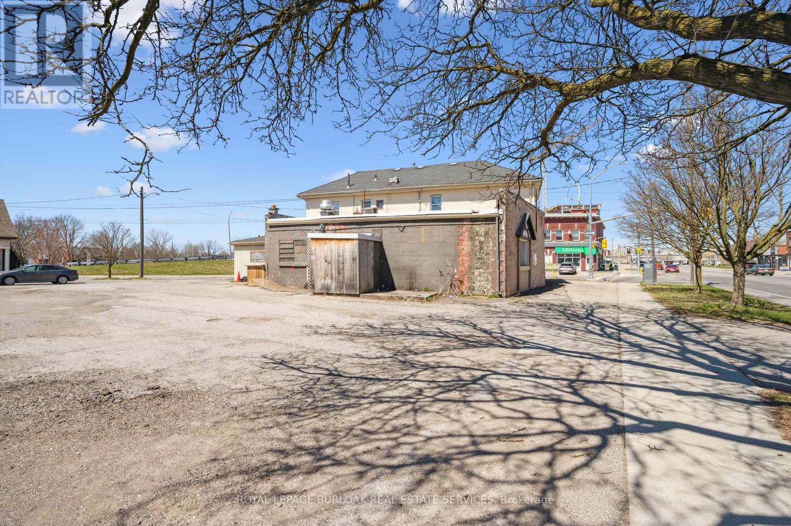 75-79 Erie Avenue, Brantford, Ontario  N3S 2G1 - Photo 7 - X12469482