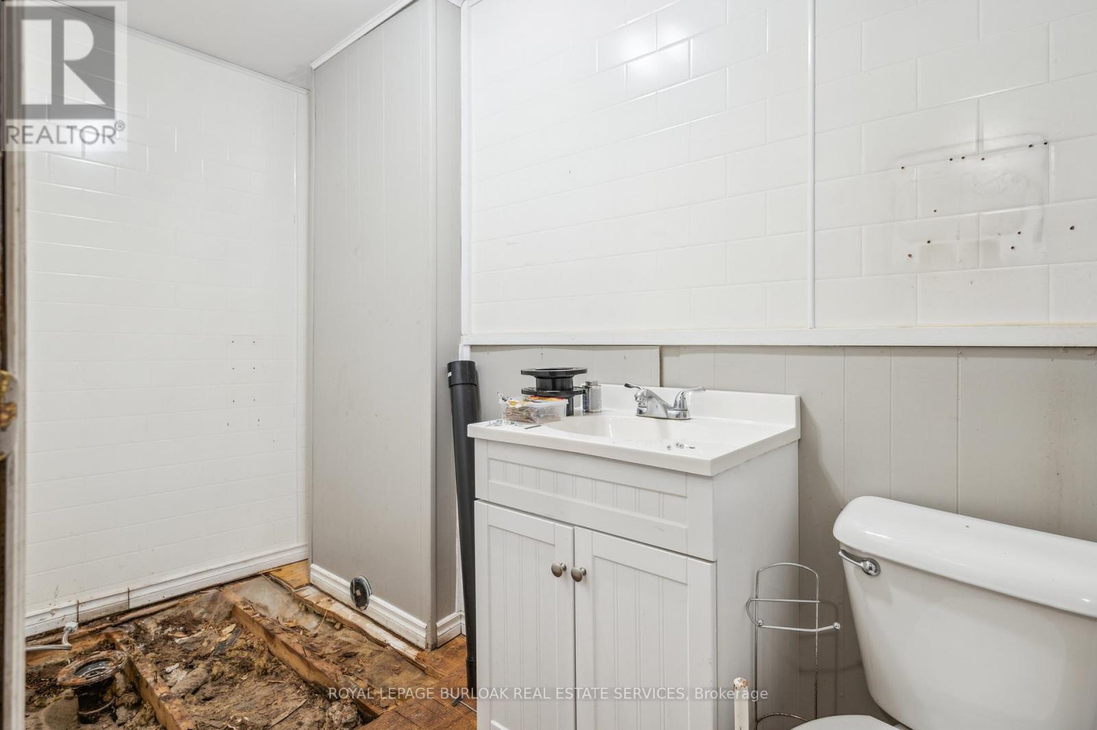 75 Erie Avenue, Brantford, Ontario  N3S 2G1 - Photo 10 - X12469485