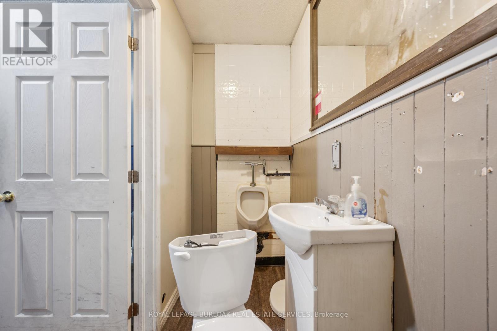 75 Erie Avenue, Brantford, Ontario  N3S 2G1 - Photo 13 - X12469485