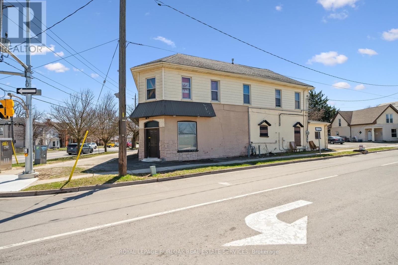 75 Erie Avenue, Brantford, Ontario  N3S 2G1 - Photo 36 - X12469485
