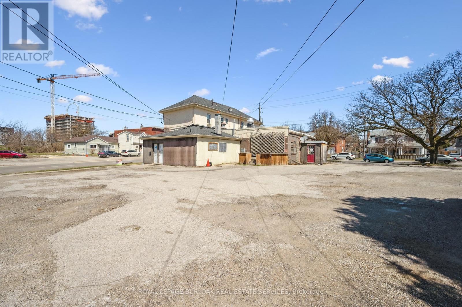 75 Erie Avenue, Brantford, Ontario  N3S 2G1 - Photo 5 - X12469485