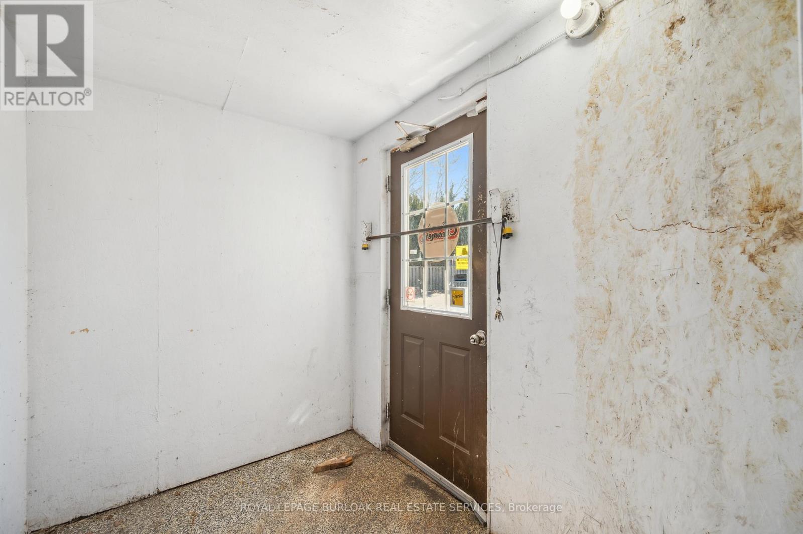 75 Erie Avenue, Brantford, Ontario  N3S 2G1 - Photo 8 - X12469485