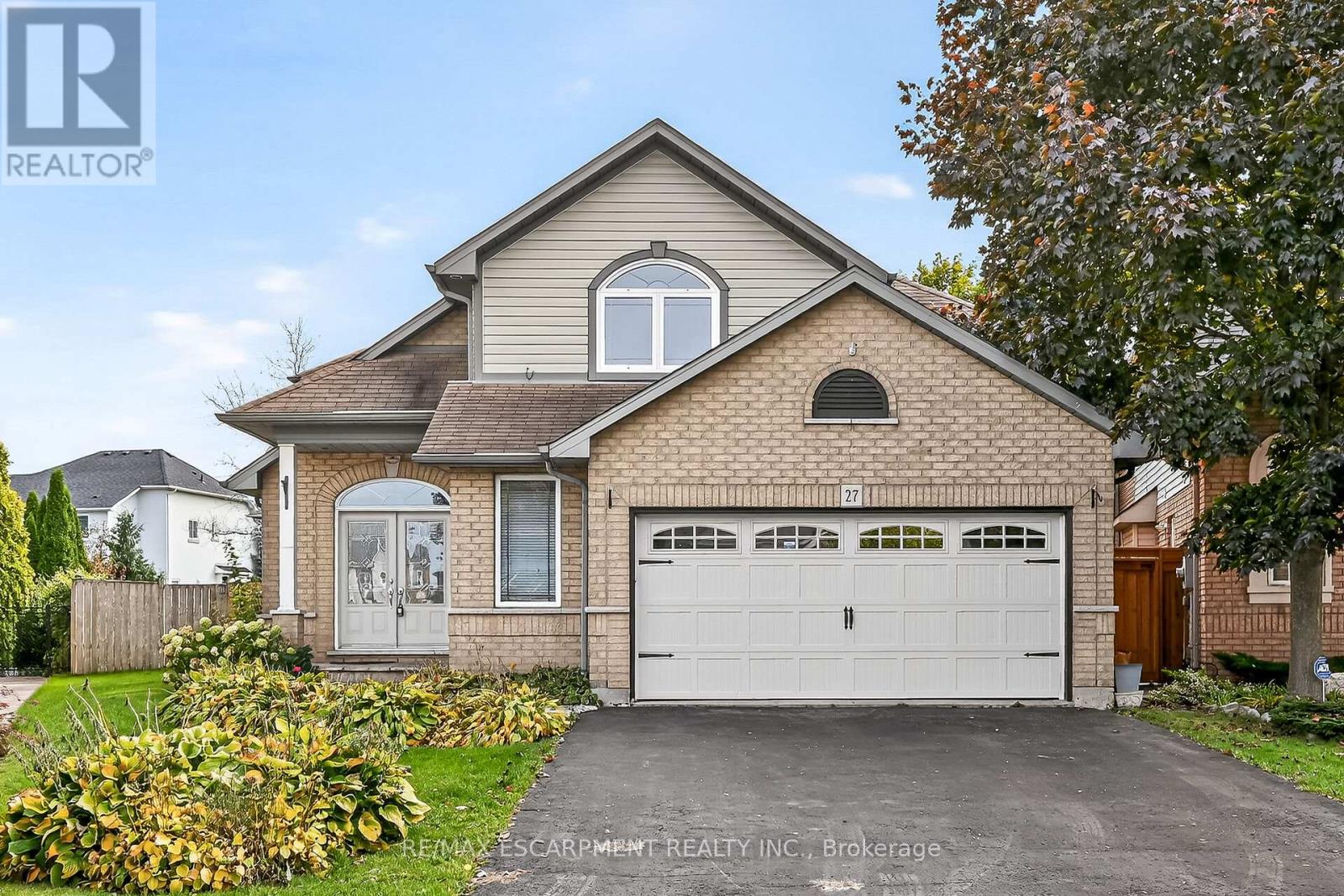 27 SURREY DRIVE, Hamilton, Ontario