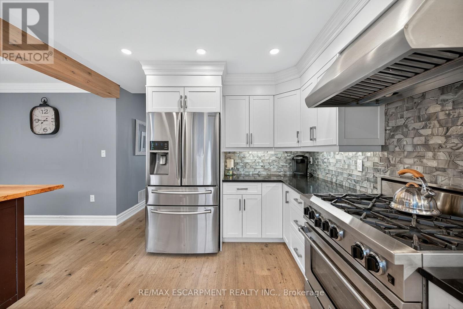27 Surrey Drive, Hamilton, Ontario  L9K 1L9 - Photo 12 - X12469489