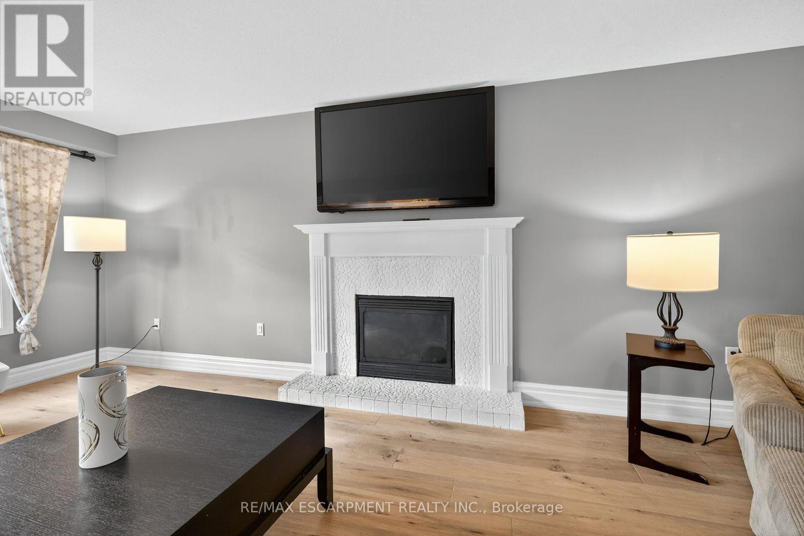 27 Surrey Drive, Hamilton, Ontario  L9K 1L9 - Photo 14 - X12469489