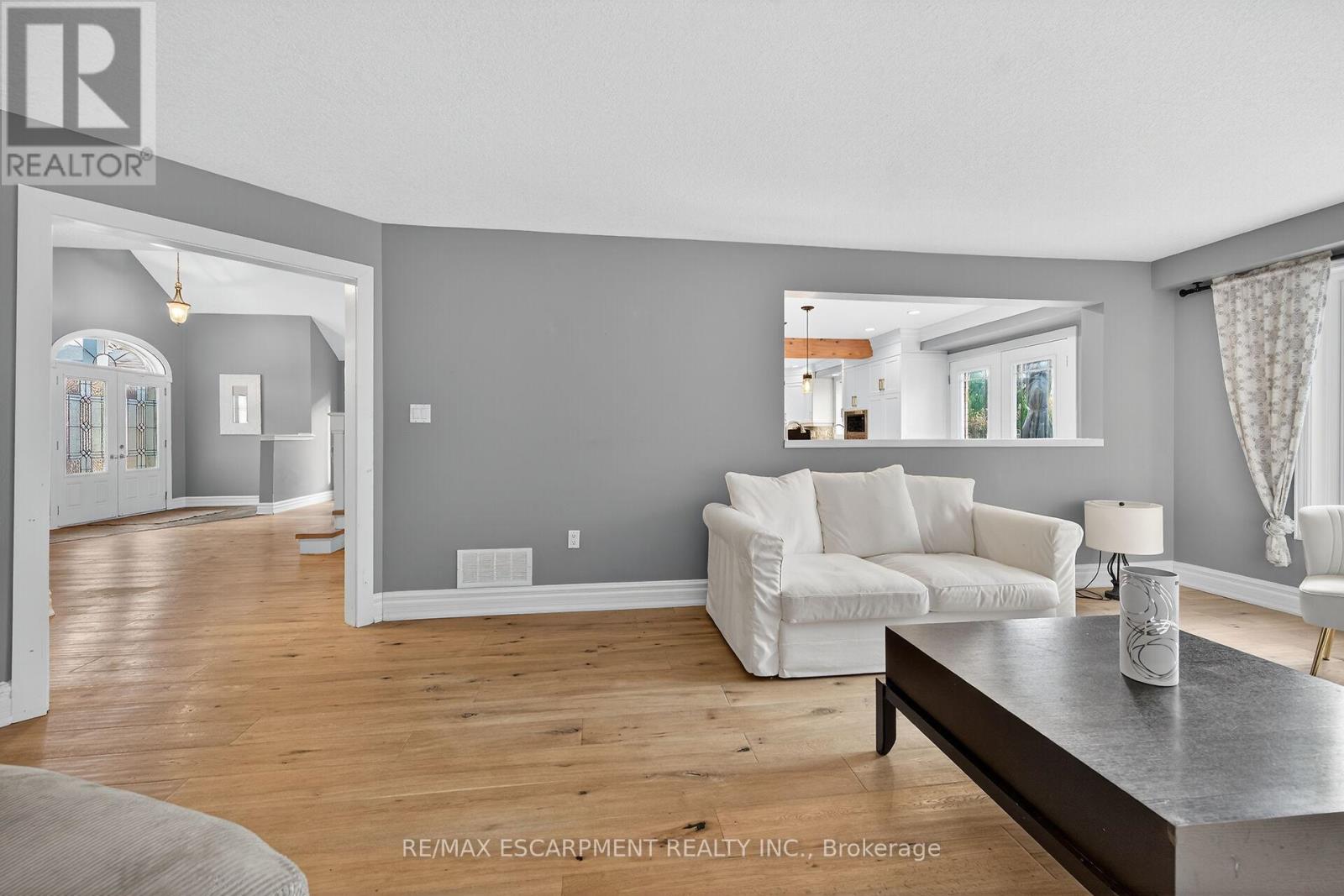 27 Surrey Drive, Hamilton, Ontario  L9K 1L9 - Photo 17 - X12469489